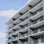 網戸の落下防止対策｜落下の原因は「外れ止め」のセット忘れと劣化！