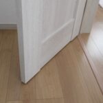 ドア下の隙間はテープで塞ぐな！？隙間によって異なる対策法がある！
